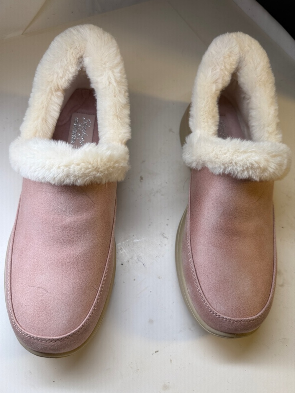 Skechers comfortable cozy slipper shoe in pink with white fur size 10 - Picture 2 of 16